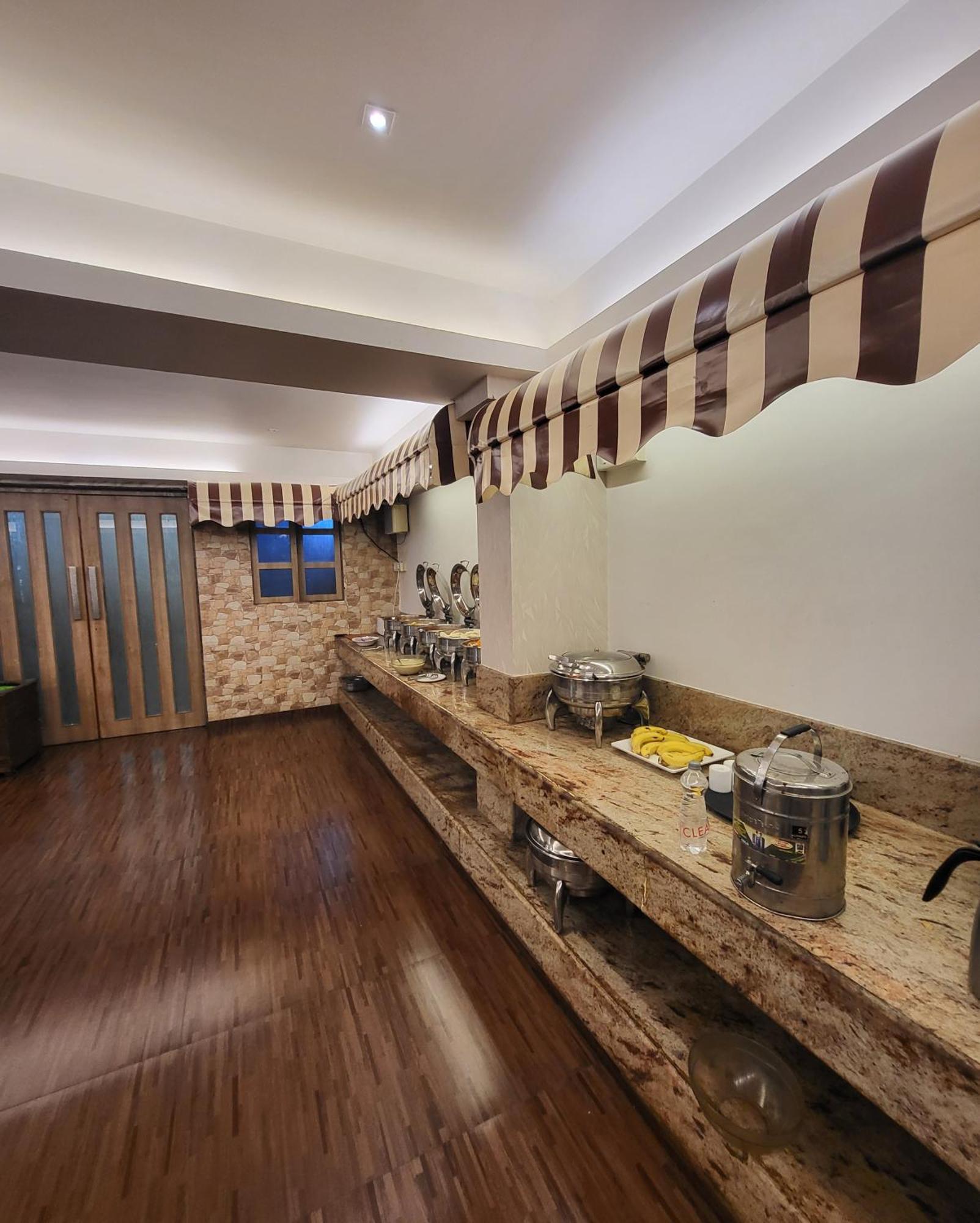 Hotel Maharana Inn Chembur Bombay Esterno foto